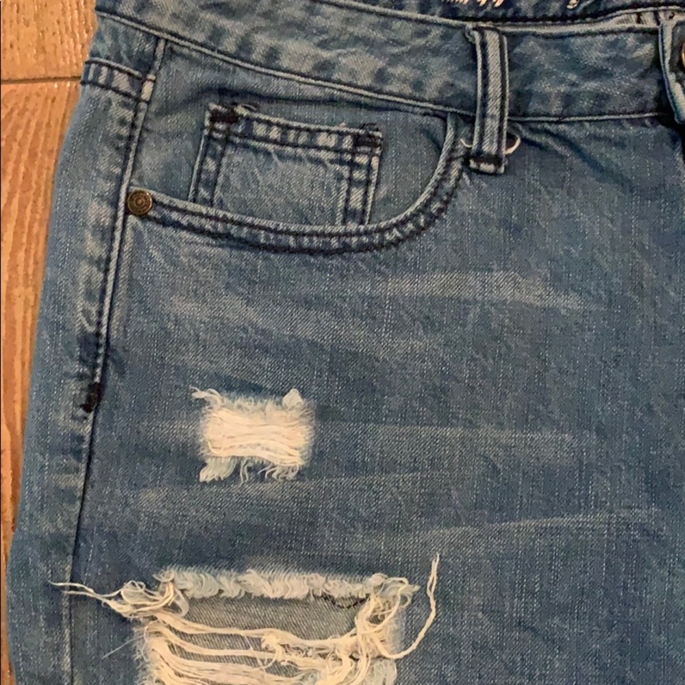 Machine Jean Shorts - Picture 2 of 5